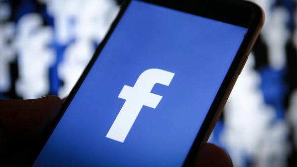 Facebook alla gogna, dopo i problemi tecnici arrivano pesanti accuse